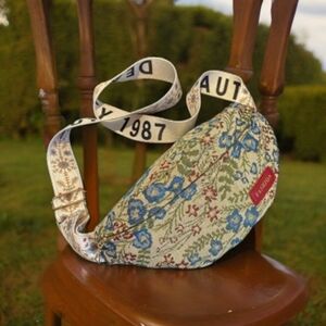 NEW!  Floral vintage look  Fanny  Bag
